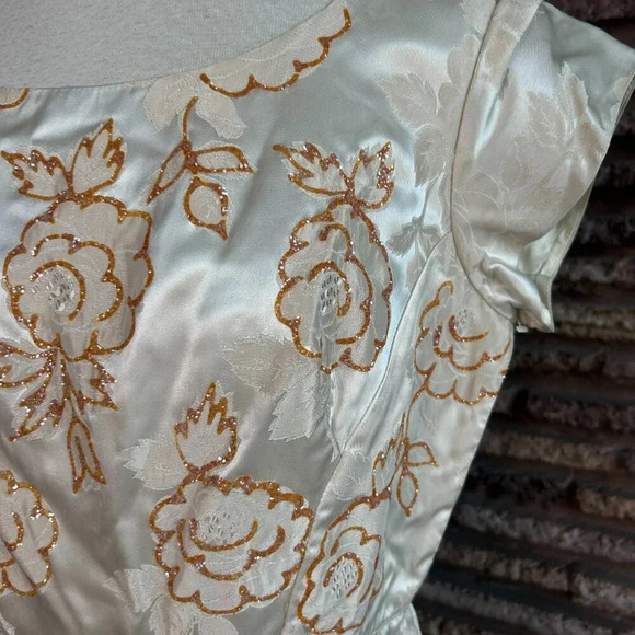 Vintage 60s Shiny Beige Floral Brocade with Glitter Acents - Picture 6 of 10